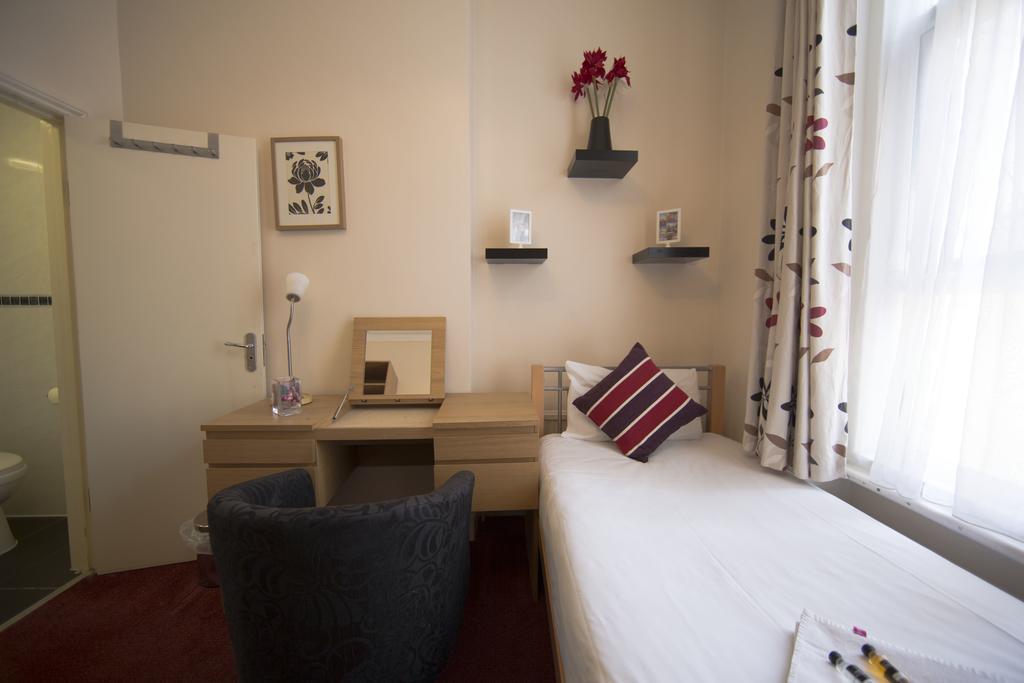 Royal Guest House 2 Hammersmith Лондон Екстериор снимка